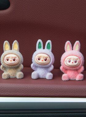 立体可爱迷你公仔摆件拉布植绒布中控台车载装饰品汽车创意显示屏