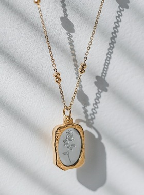 新款魔镜玫瑰花项链女小众浪漫复古方牌圆珠链钛钢不掉色锁骨链