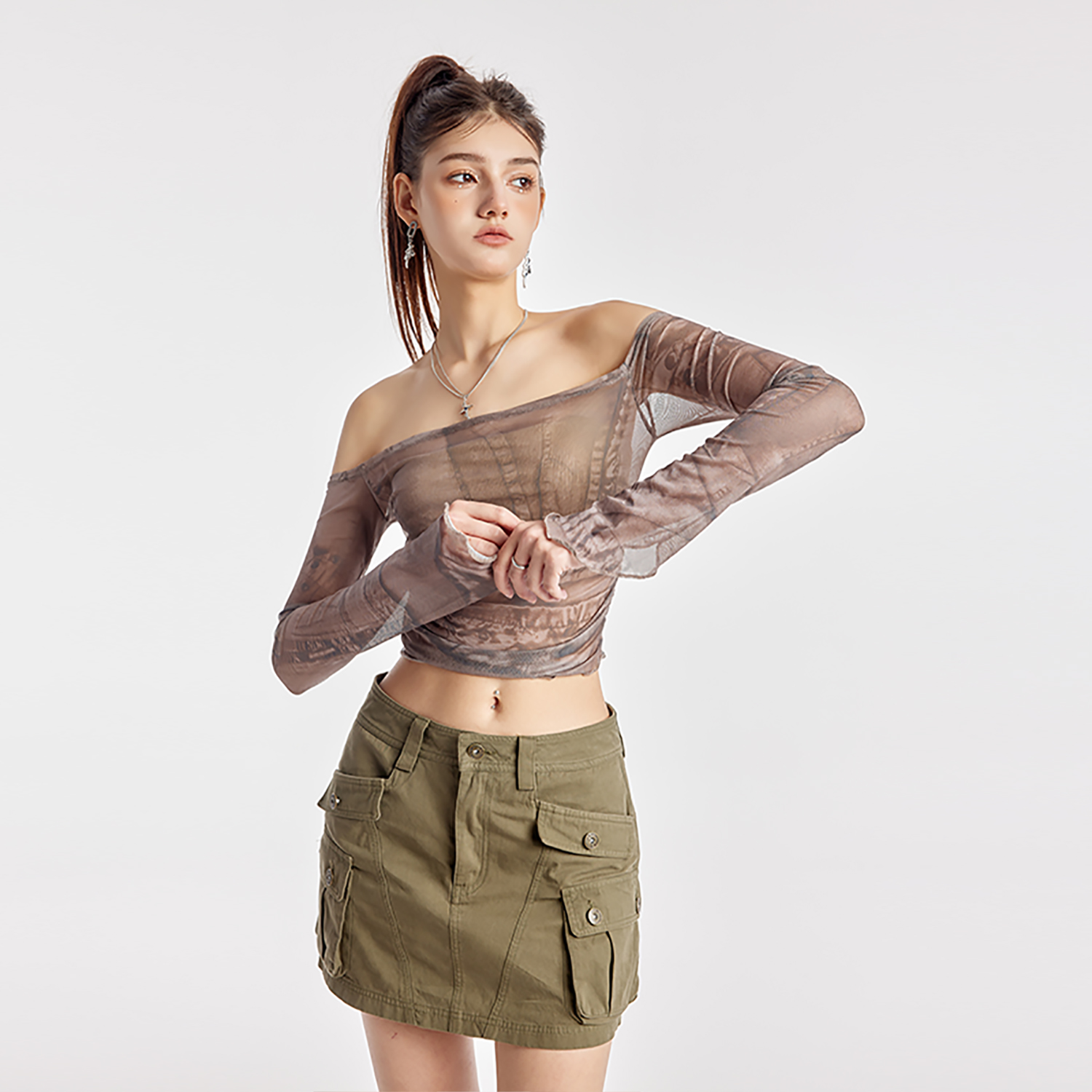 GUUKAHERO一字肩短款长袖T恤女张南同款设计感抹胸网纱上衣两件套 - 图1