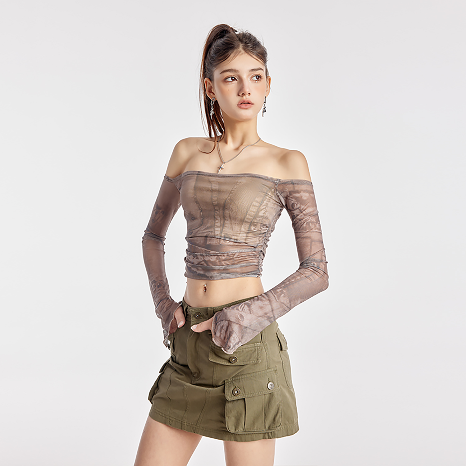 GUUKAHERO一字肩短款长袖T恤女张南同款设计感抹胸网纱上衣两件套 - 图0