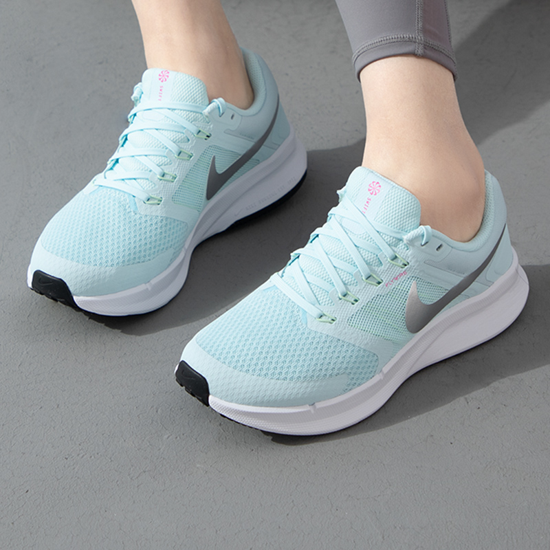 Nike耐克RUN SWIFT 3女士网面透气低帮跑步鞋DR2698-010-图0