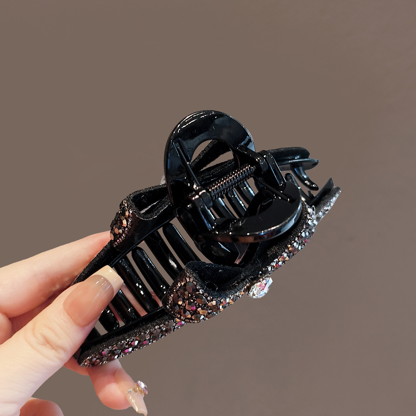 韩系满钻蝴蝶结盘发鲨鱼夹精致百搭后脑勺大号抓夹日常通勤发夹子,淘宝优惠券,粉丝福利购,淘宝优惠卷