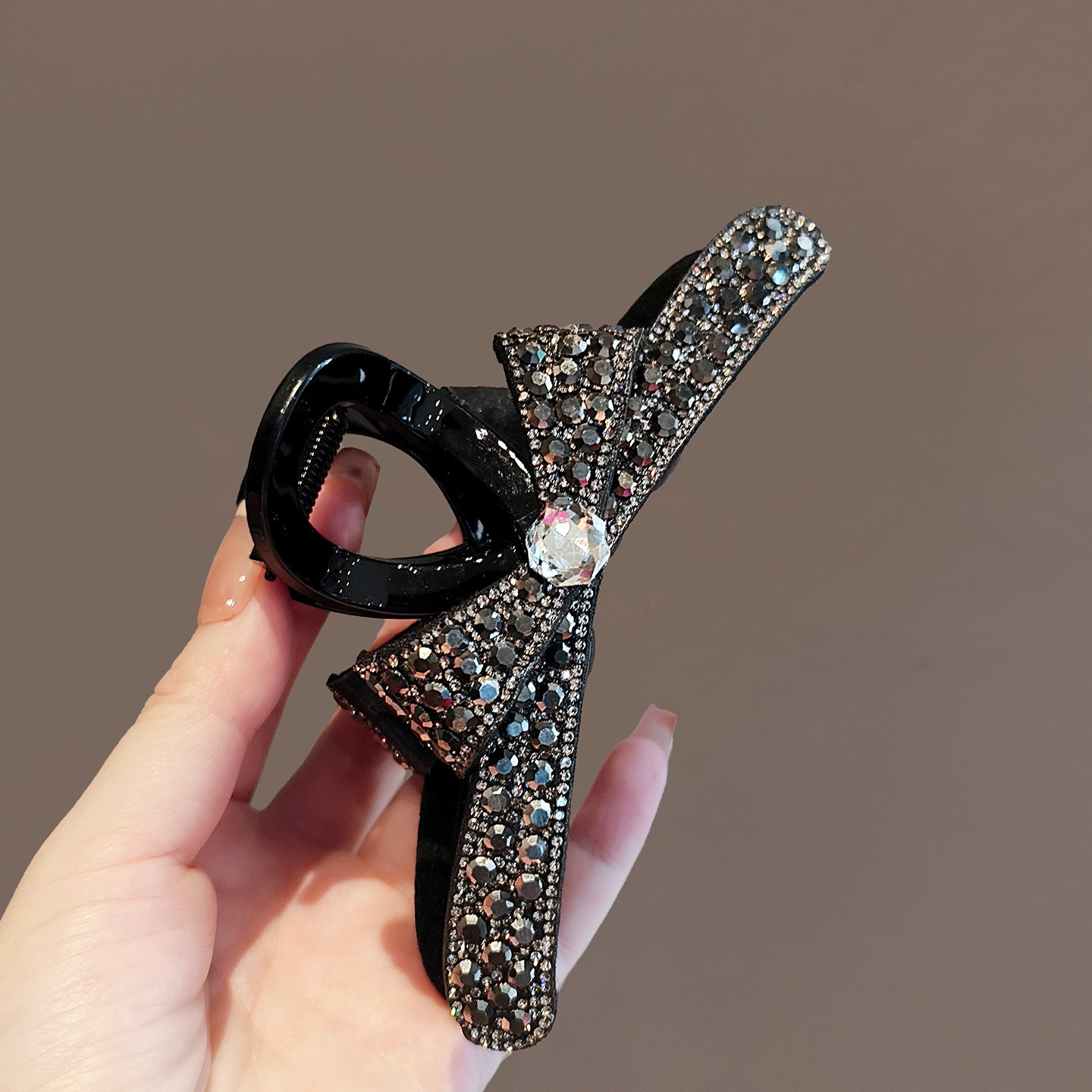 韩系满钻蝴蝶结盘发鲨鱼夹精致百搭后脑勺大号抓夹日常通勤发夹子,淘宝优惠券,粉丝福利购,淘宝优惠卷