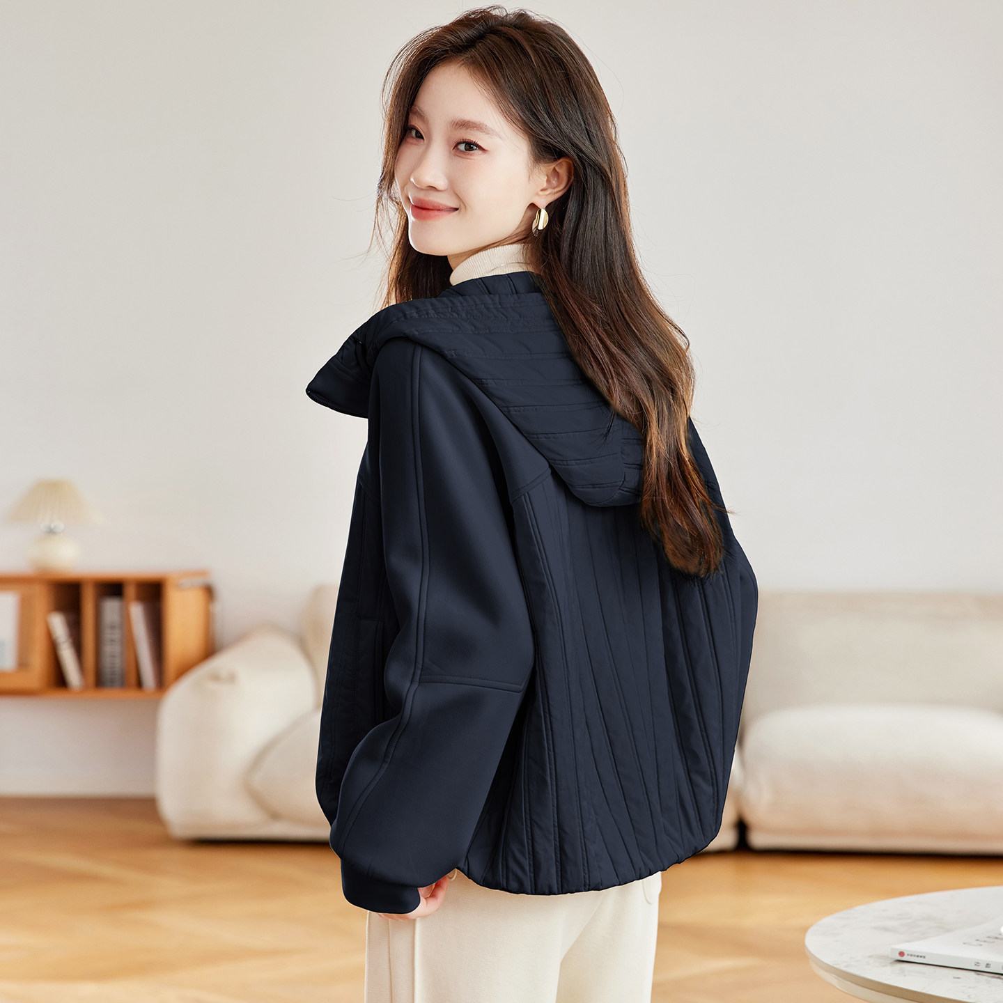 白色连帽卫衣女新款2025爆款时尚洋气女款秋季宽松慵懒风女士外套