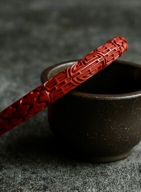 七十年代北京老雕漆厂出品的祥云寿字纹圆棍铜胎剔红雕漆老手镯