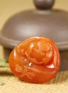 云南保山南红玛瑙蜻蜓莲花挂件