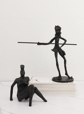 新中式黑色铸铁人样板房办公室卧室书房桌面玄关软装饰品人物摆件