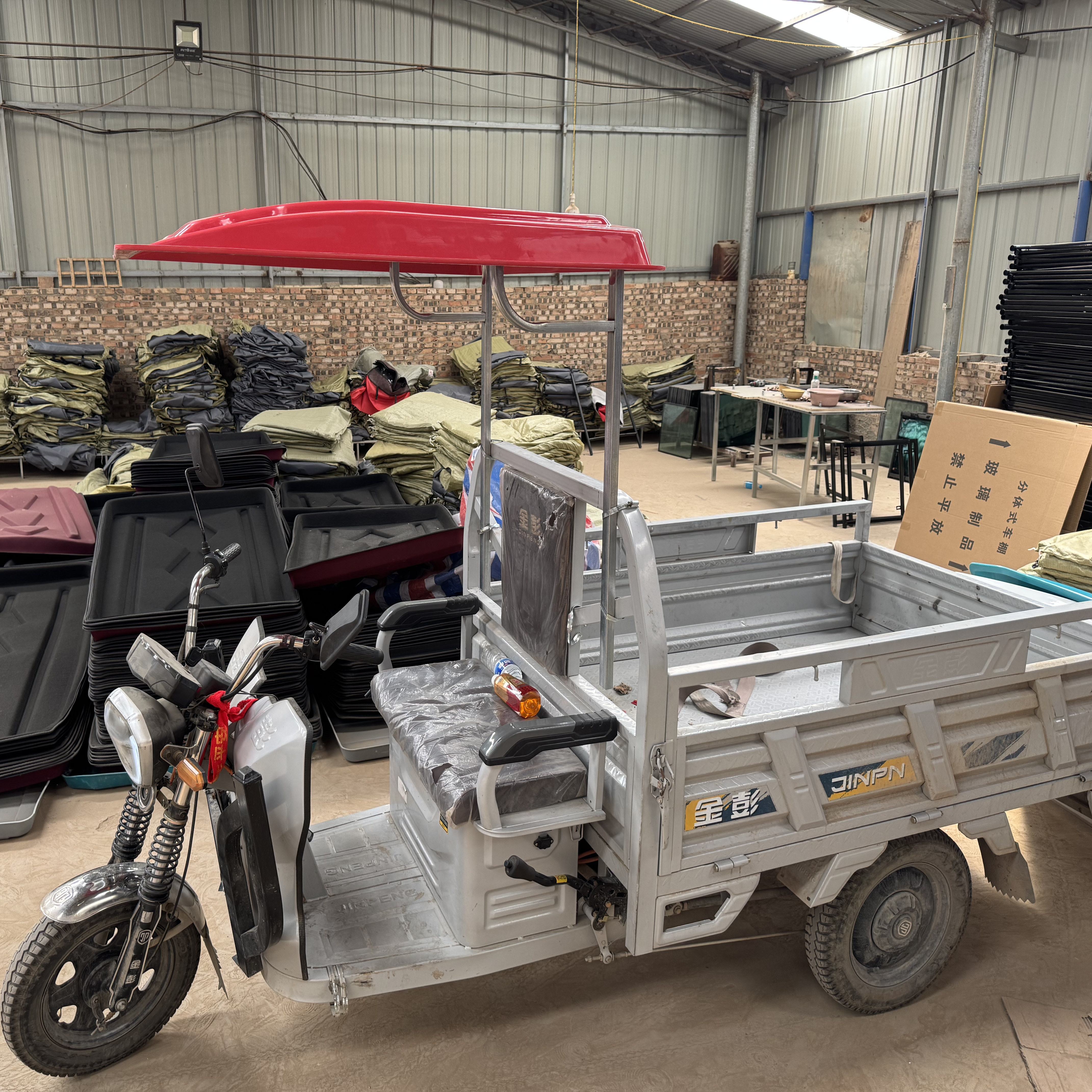 简易款电动三轮车车棚雨篷遮阳挡雨便捷可拆卸加厚塑料车顶耐用,淘宝优惠券,粉丝福利购,淘宝优惠卷