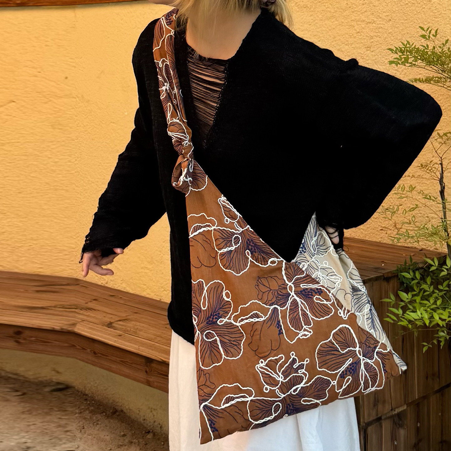 咩奇【枫叶】三角包原创复古刺绣棉麻拼接单肩斜挎包民族风单肩包,淘宝优惠券,粉丝福利购,淘宝优惠卷