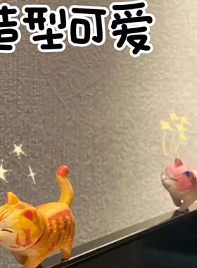可爱到飞起猫咪办公桌面电脑摆件