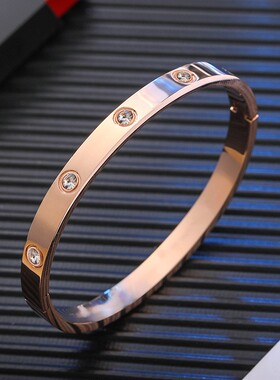 时尚通勤女钛钢钻石手镯不掉色