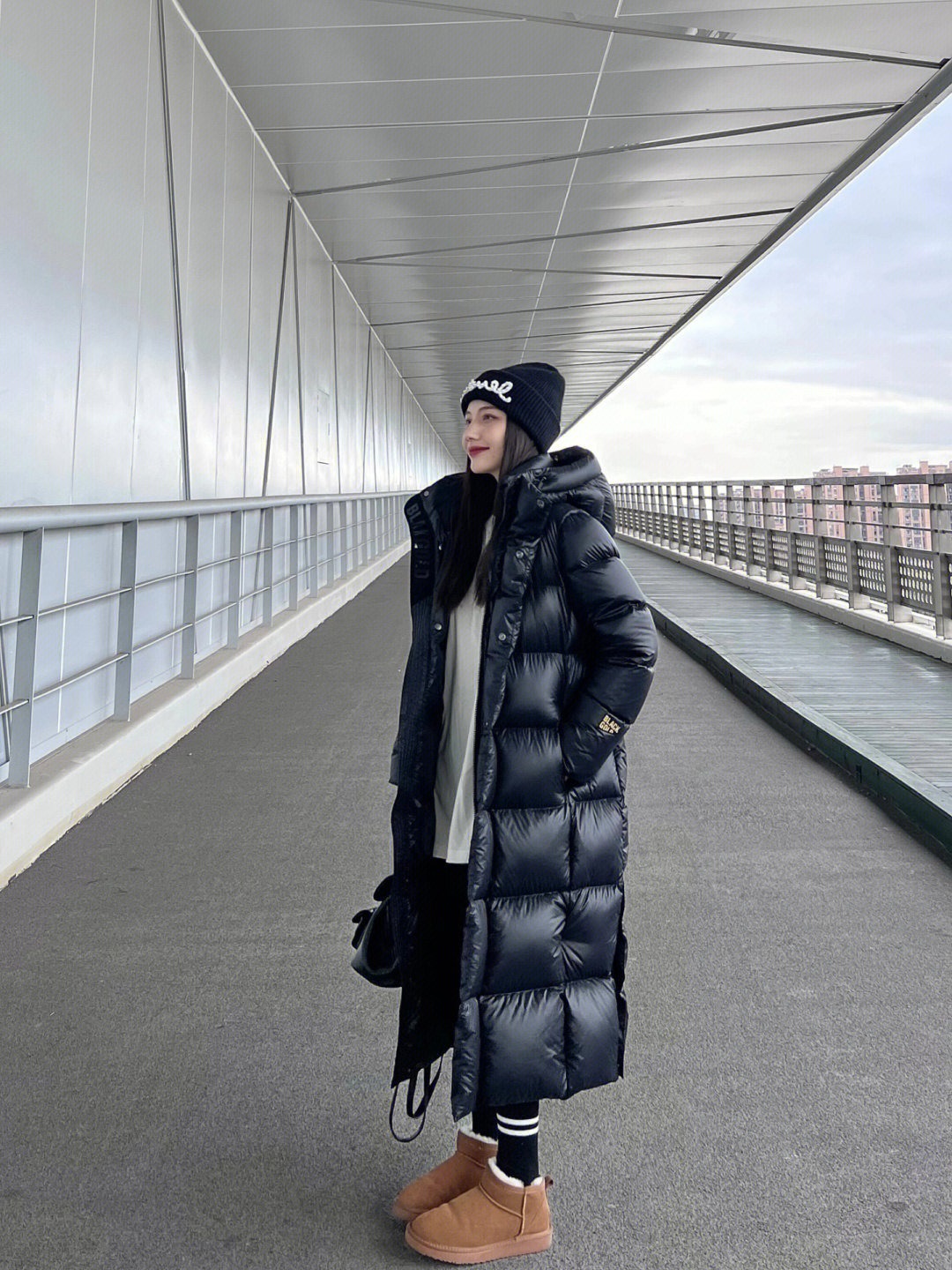 2023冬季黑色金标新款白鸭绒防风羽绒服