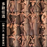 Сексуальная кровать с большими правителями пара веселые черные чулки.