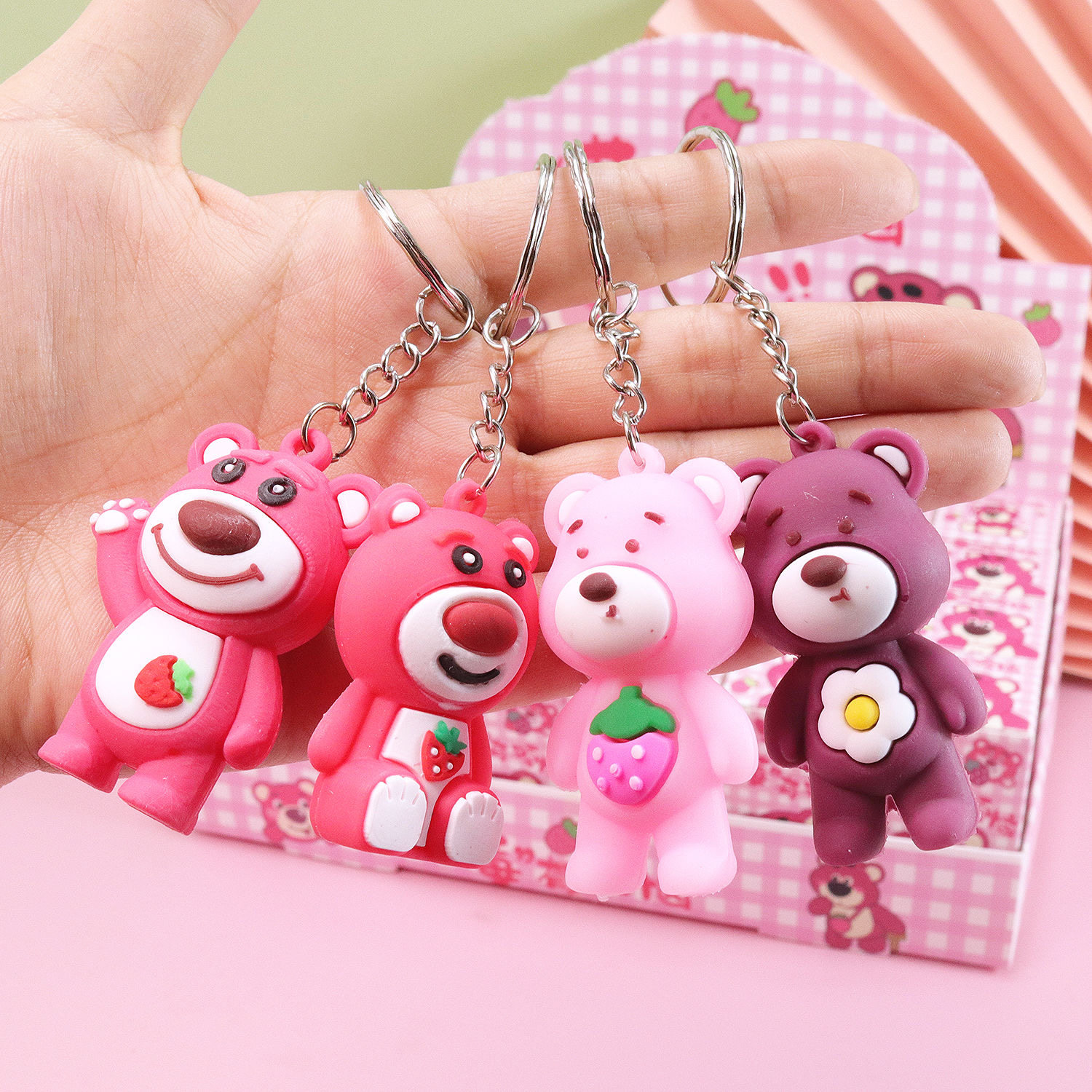 草莓熊卡通钥匙扣盲盒草莓小熊精致挂件可爱儿童小玩具幼儿园礼品,淘宝优惠券,粉丝福利购,淘宝优惠卷