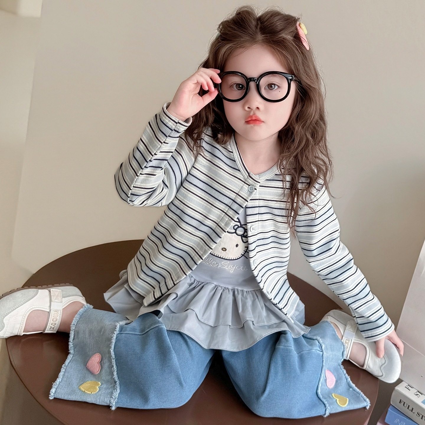 女童条纹开衫吊带三件套春季韩版2026新款洋气儿童爱心牛仔裤套装,淘宝优惠券,粉丝福利购,淘宝优惠卷