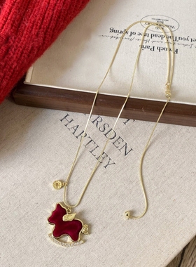 红色丝绒小马长款毛衣链新年喜庆