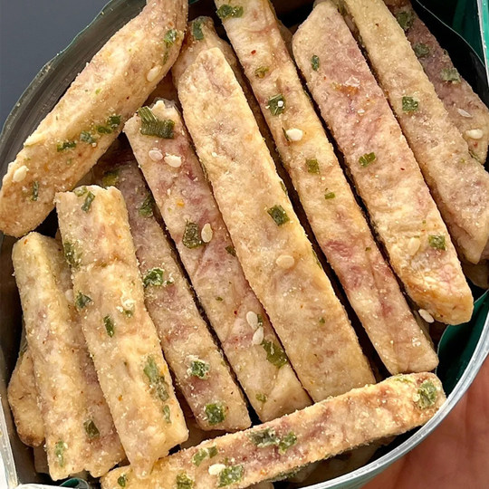 比薯条好吃！荔浦芋头条蟹黄香葱咸蛋黄酥脆追剧芋头酥解馋零食