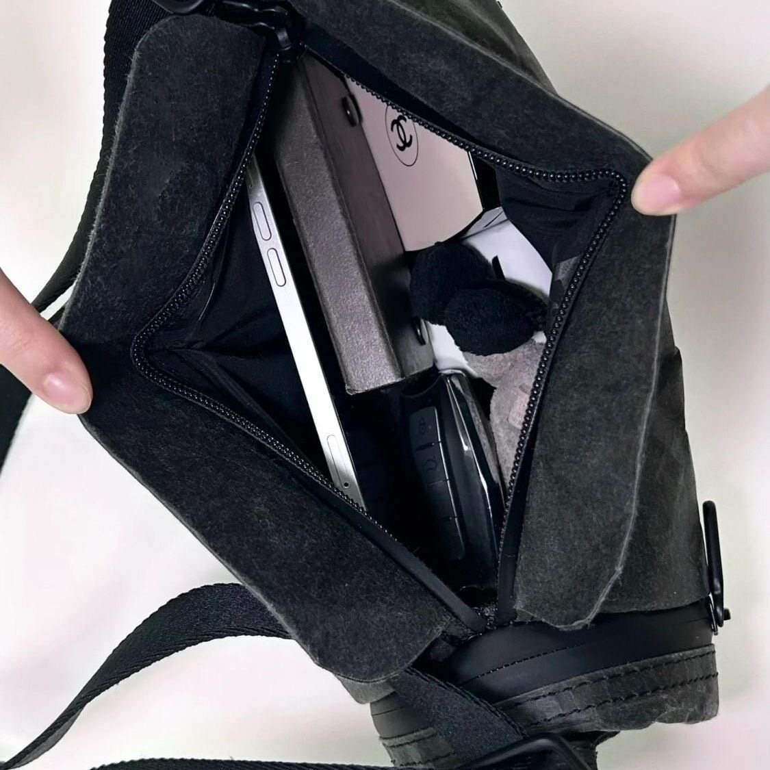 Cylinder bag retro niche trend cool shoulder crossbody bag 2026 new sports bag unisex and unisex