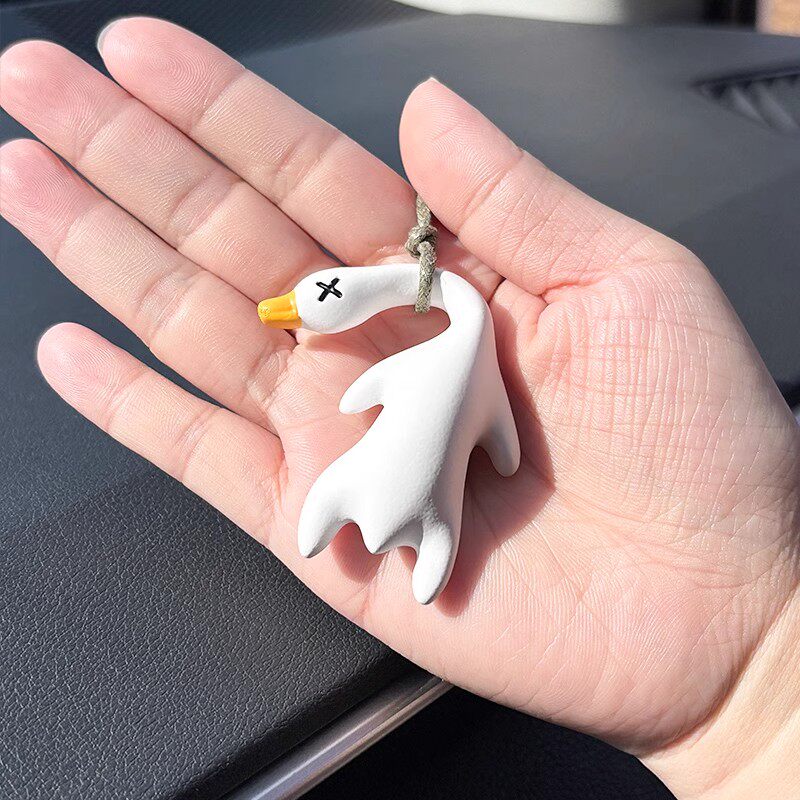 紫外线变色烤鸭车内装饰烤鸭汽车挂件钥匙手机创意挂饰遇光变紫