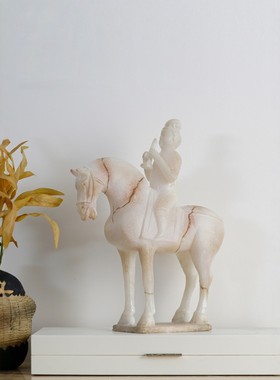 人物雕塑骑马摆件新中式复古样板房玄关茶几搭配软装马到成功装置