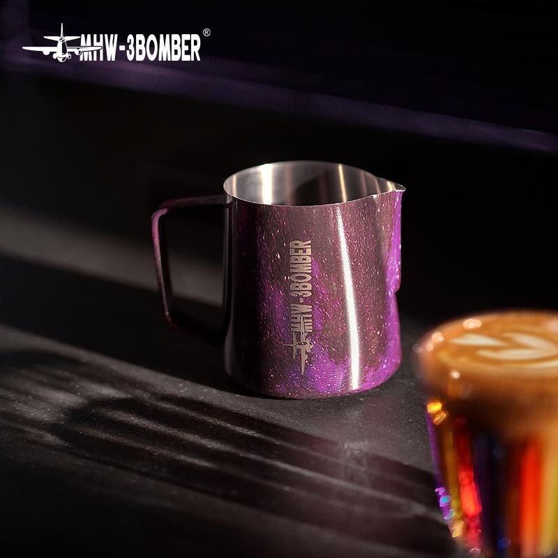 MHW-3BOMBER轰炸机星空拉花缸 专业咖啡打奶缸不锈钢圆嘴拉花缸杯 - 图1