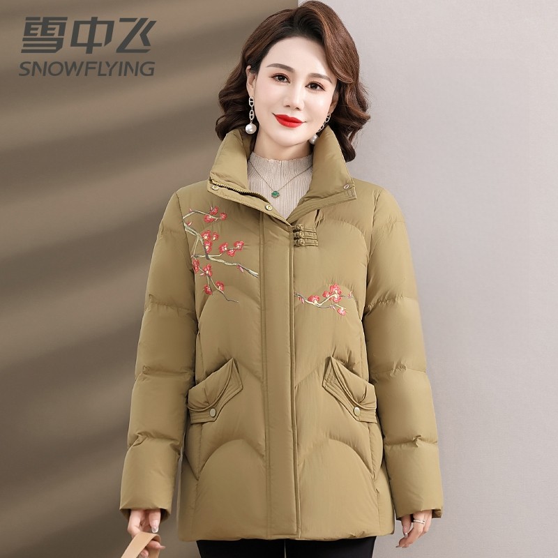 雪中飞梅花刺绣女士羽绒服冬季2025新款妈妈装国风复古中老年上装,淘宝优惠券,粉丝福利购,淘宝优惠卷