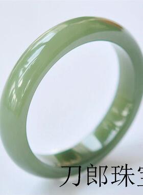 青海料和田玉湖水绿手镯女款宽版冰透晴水正圈手镯高端送礼玉镯子