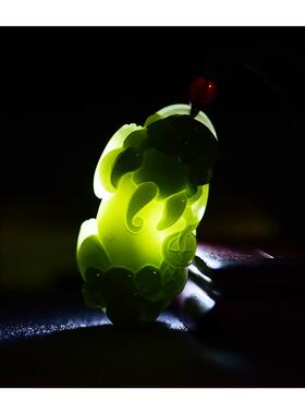 和田玉霸王貔貅招财进宝吊坠男士女款情侣一对玉项链有求必应挂件