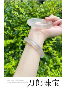 精品高冰白月光玉髓手镯圆条荔枝冻玛瑙玉镯百搭款冰透镯女款手饰