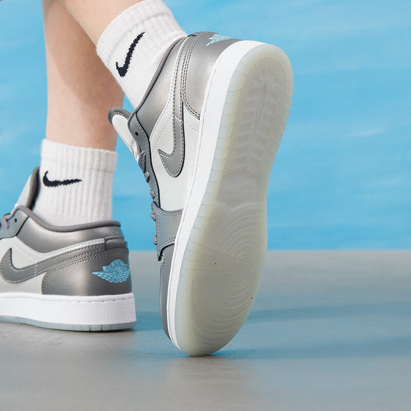 Nike耐克童鞋2025冬季新款AIR JORDAN 1 LOW SE (GS)篮球鞋HV4398,淘宝优惠券,粉丝福利购,淘宝优惠卷