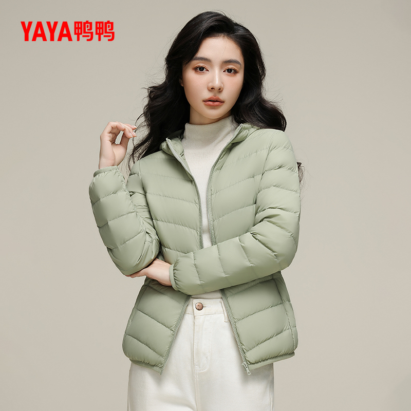 鸭鸭明星同款羽绒服女新款短款轻薄保暖连帽时尚小个子外套