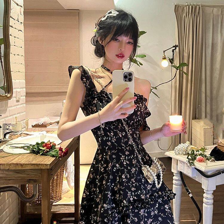 r月神花海 2024春夏碎花吊带裙方领收腰显瘦不规则设计感连衣裙夏