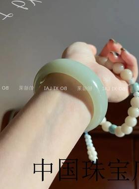 冰晴水玉镯子女款新疆和田玉青白玉手镯宽版轮胎款浅绿色岫玉百搭
