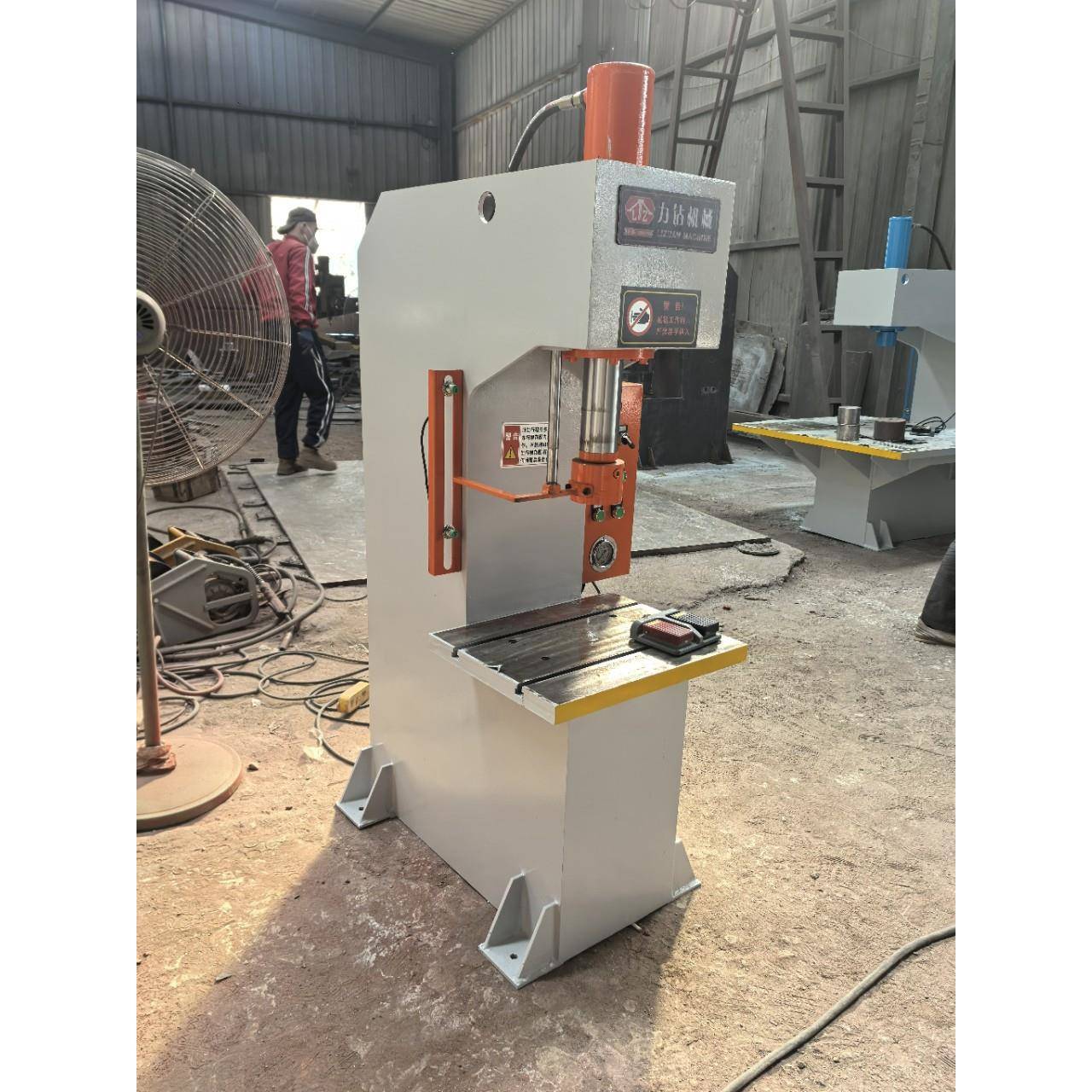 厂家直销63吨100吨160吨200吨250吨单柱液压机快速C型单臂油压机 - 图1