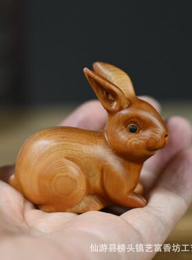 崖柏木红油手把件生肖兔 实木文玩木质制作桌面小摆件 工艺品