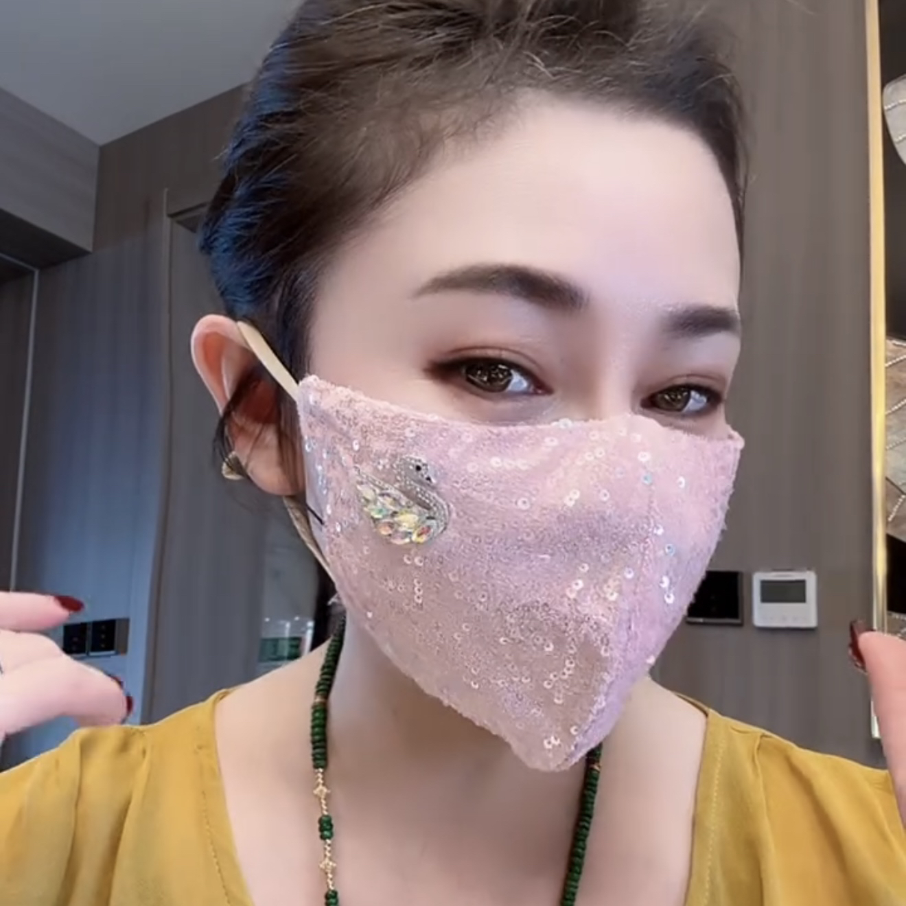 网红同款保暖口罩丝绒亮片AB彩钻金属天鹅时尚保暖潮女出街拉风 - 图2