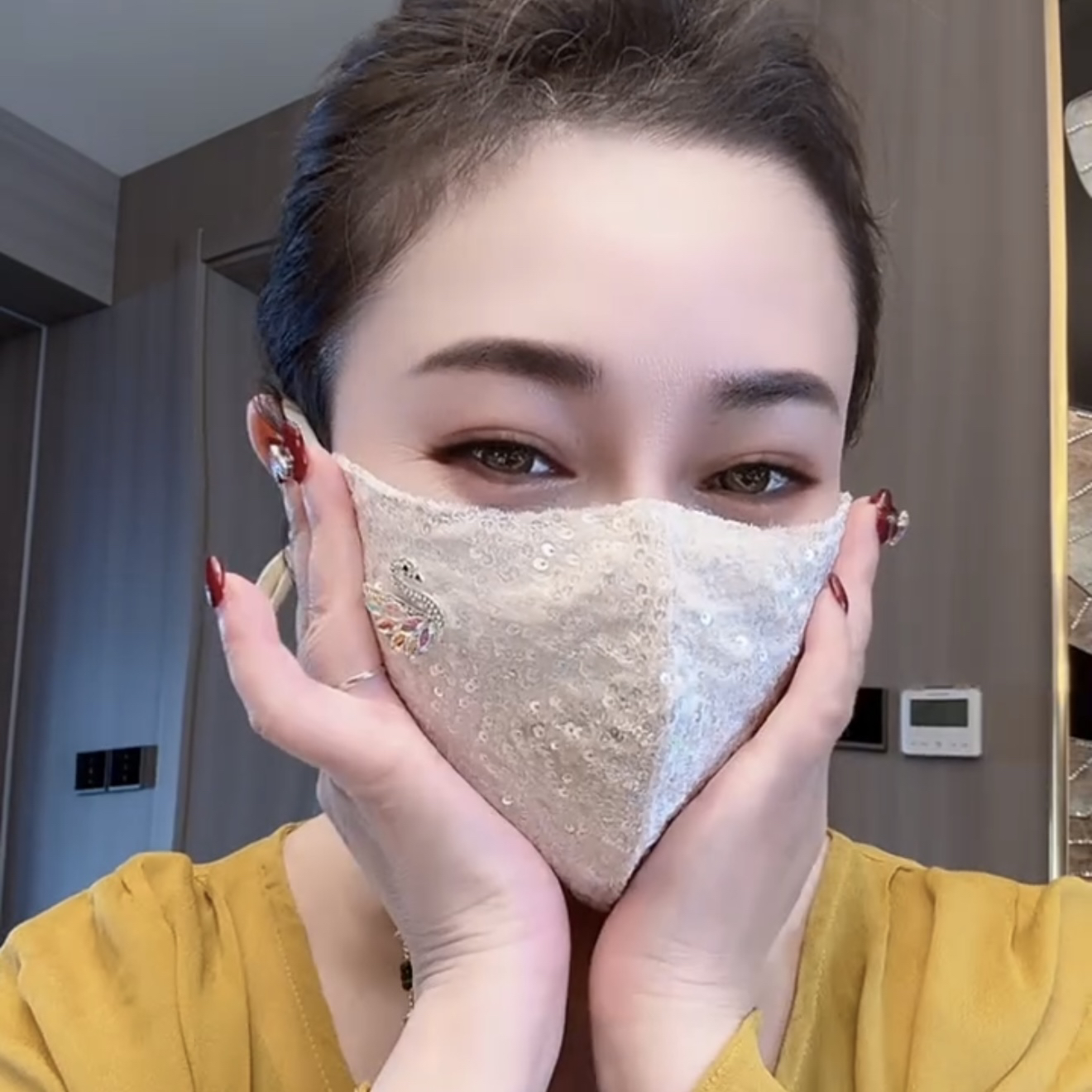 网红同款保暖口罩丝绒亮片AB彩钻金属天鹅时尚保暖潮女出街拉风 - 图0