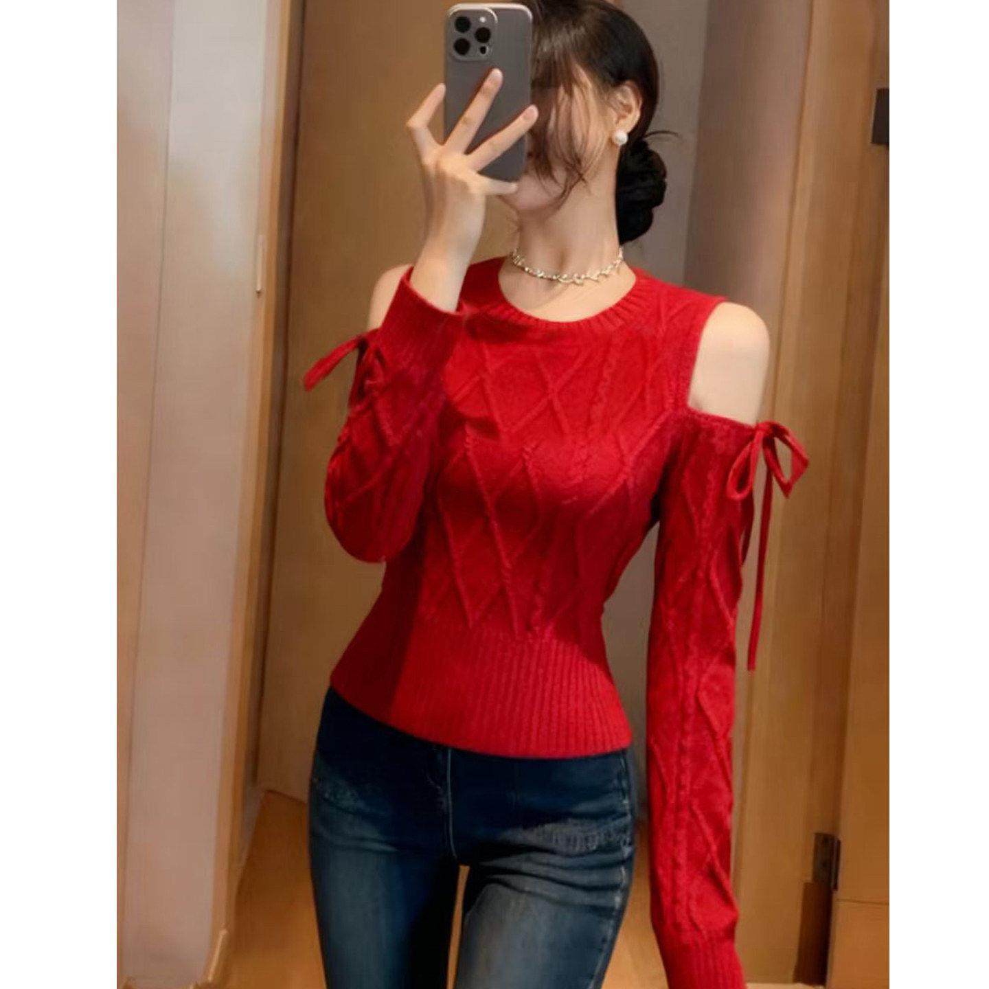 法式优雅绝美红色圆领露肩长袖毛衣针织衫女秋冬款设计感轻奢上衣,淘宝优惠券,粉丝福利购,淘宝优惠卷