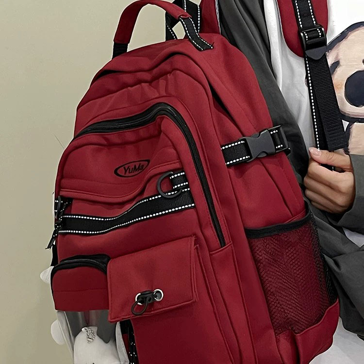 Lightweight and water-repellent schoolbag suitable for school and travel