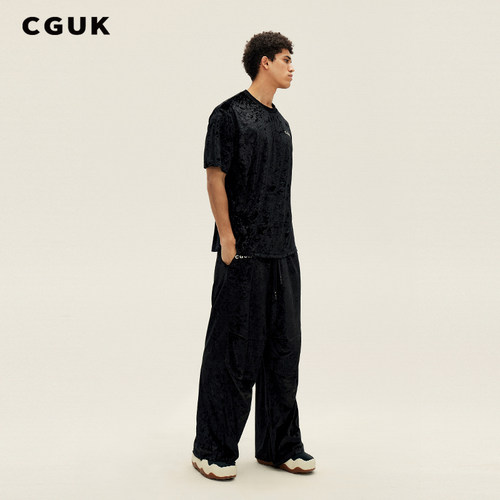 【王星玮同款】CGUK 新款钻绒廓形T恤钻绒褶皱阔腿裤男女情侣款 - 图2