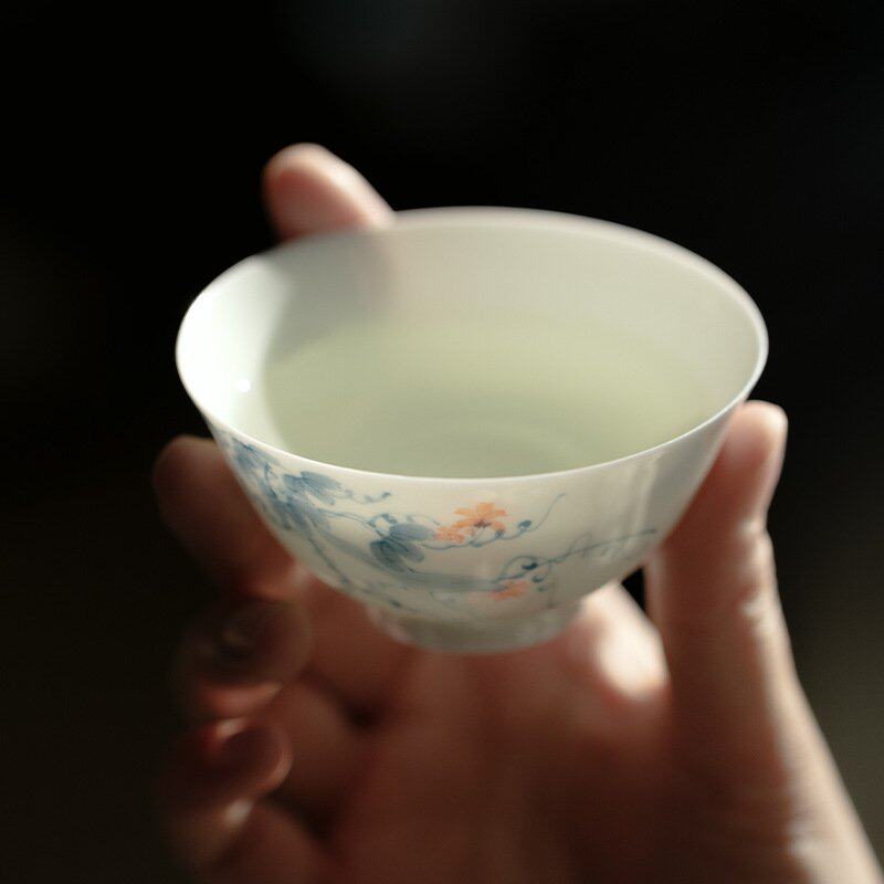 White porcelain handmade master cup with underglaze color and hand-painted blue and white tea cup for household Japanese tea cup and Kung Fu tea set