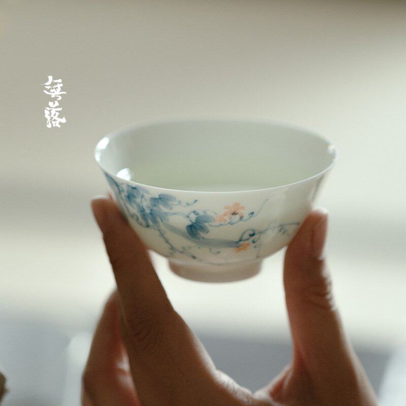 White porcelain handmade master cup with underglaze color and hand-painted blue and white tea cup for household Japanese tea cup and Kung Fu tea set