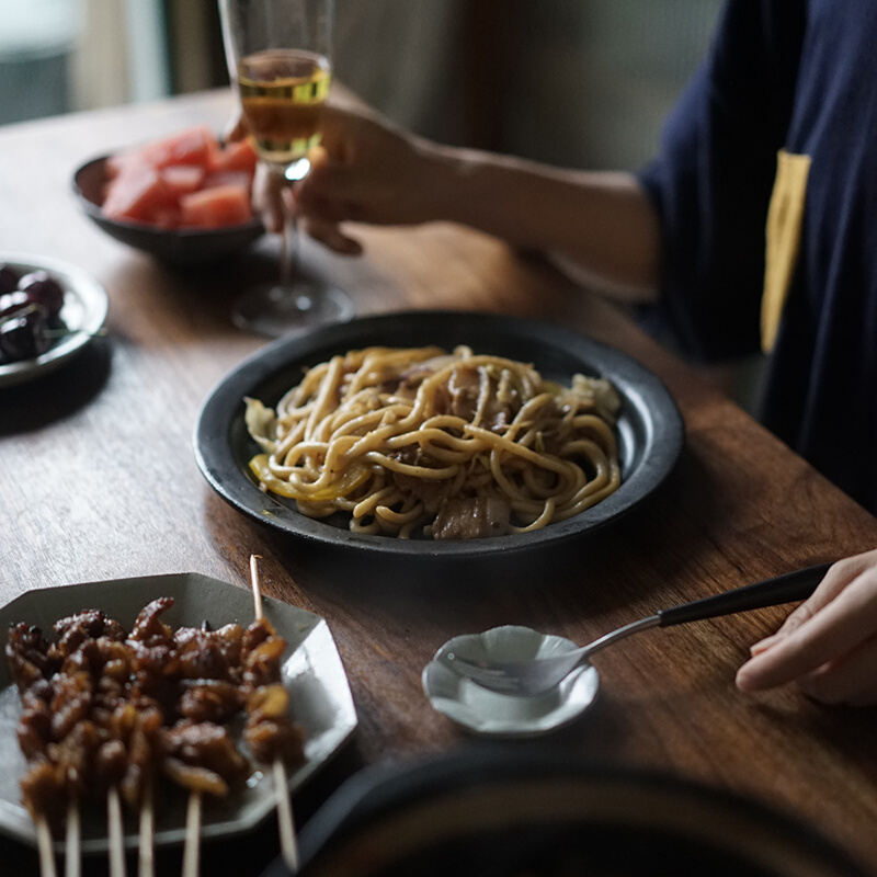 下禾 | 黑釉大号圆盘 餐盘 手作器皿 食器 陶器q. - 图0