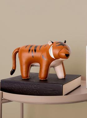 台湾Zuny超萌狮子卡通狮子老虎飞狮子书端门挡皮革饰品软装饰创意