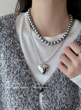 灰色爱心珍珠项链女款2024新款A锁骨链配饰磁吸扣轻奢小众精致颈
