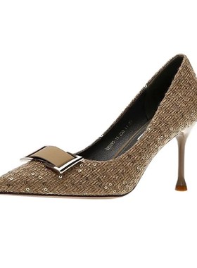 样板房衣帽间衣服包包高跟鞋摆件全屋定制家居软装陈列衣柜装饰品