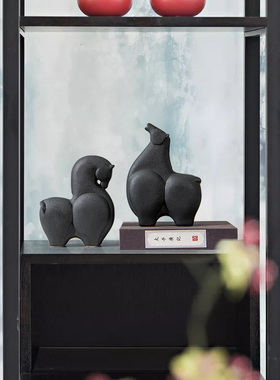 现代简约白色抽象陶瓷马摆件样板房件柜子橱O窗内售楼处软装饰摆