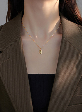 [潮典]S925银简约方牌字母项链冷淡风轻奢小众百搭方块吊坠锁骨链