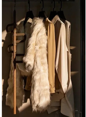 现代复古风样板间主卧室女士衣帽间服饰收纳盒软装饰摆件搭配组合