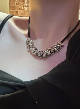 高级感冷淡风黑绳金属吊坠项链气质冷淡风短款颈链秋冬毛衣卫衣链